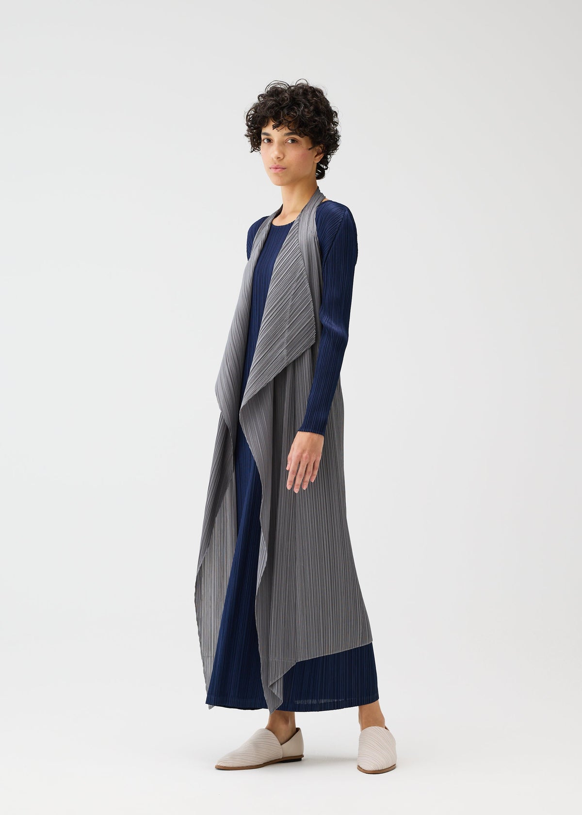 A model wears the PLEATS PLEASE ISSEY MIYAKE MONTHLY COLORS JANUARY clothing.