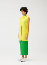 A model wears the PLEATS PLEASE ISSEY MIYAKE MONTHLY COLORS APRIL vest.