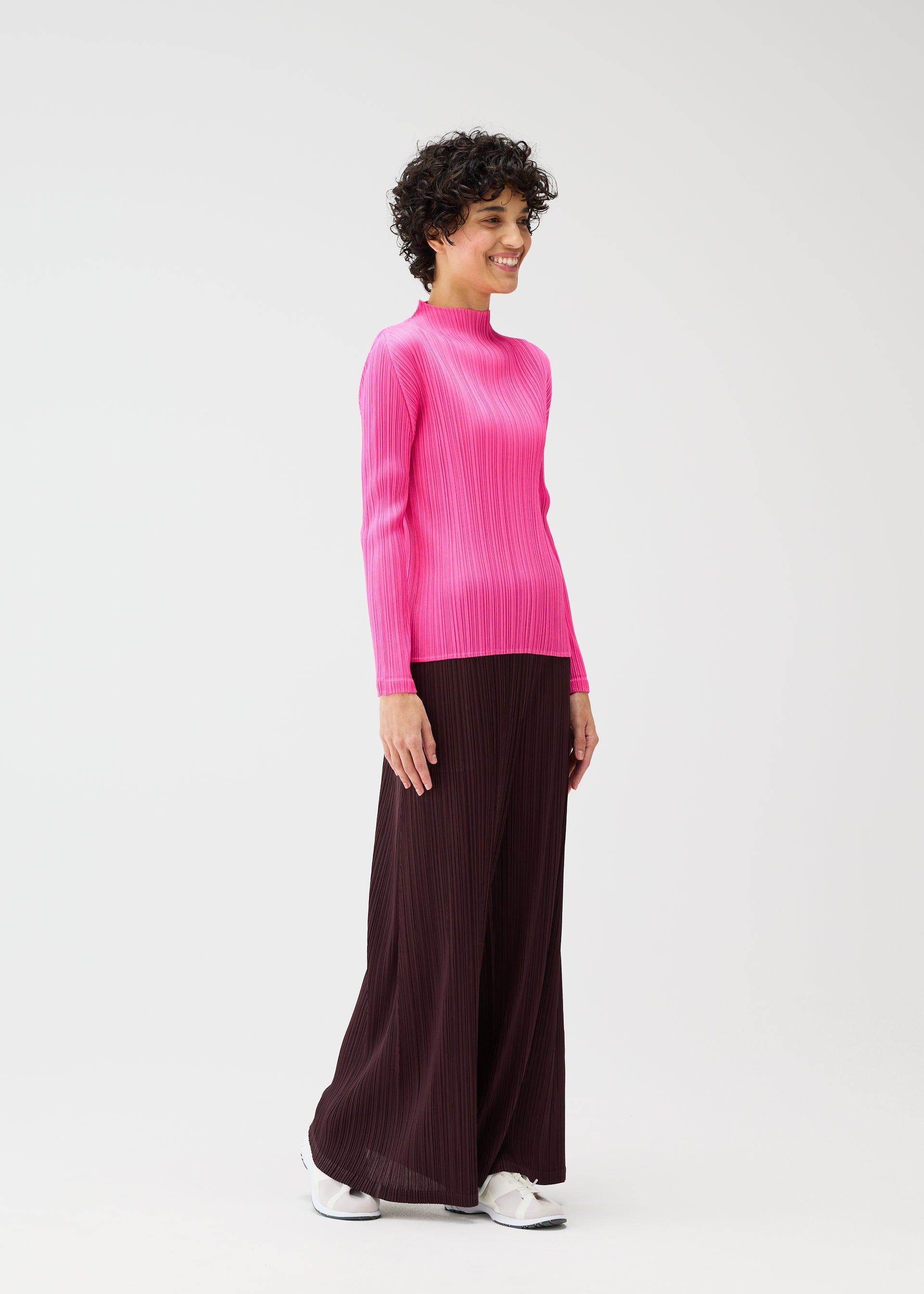 A model wears the PLEATS PLEASE ISSEY MIYAKE MONTHLY COLORS JANUARY clothing.