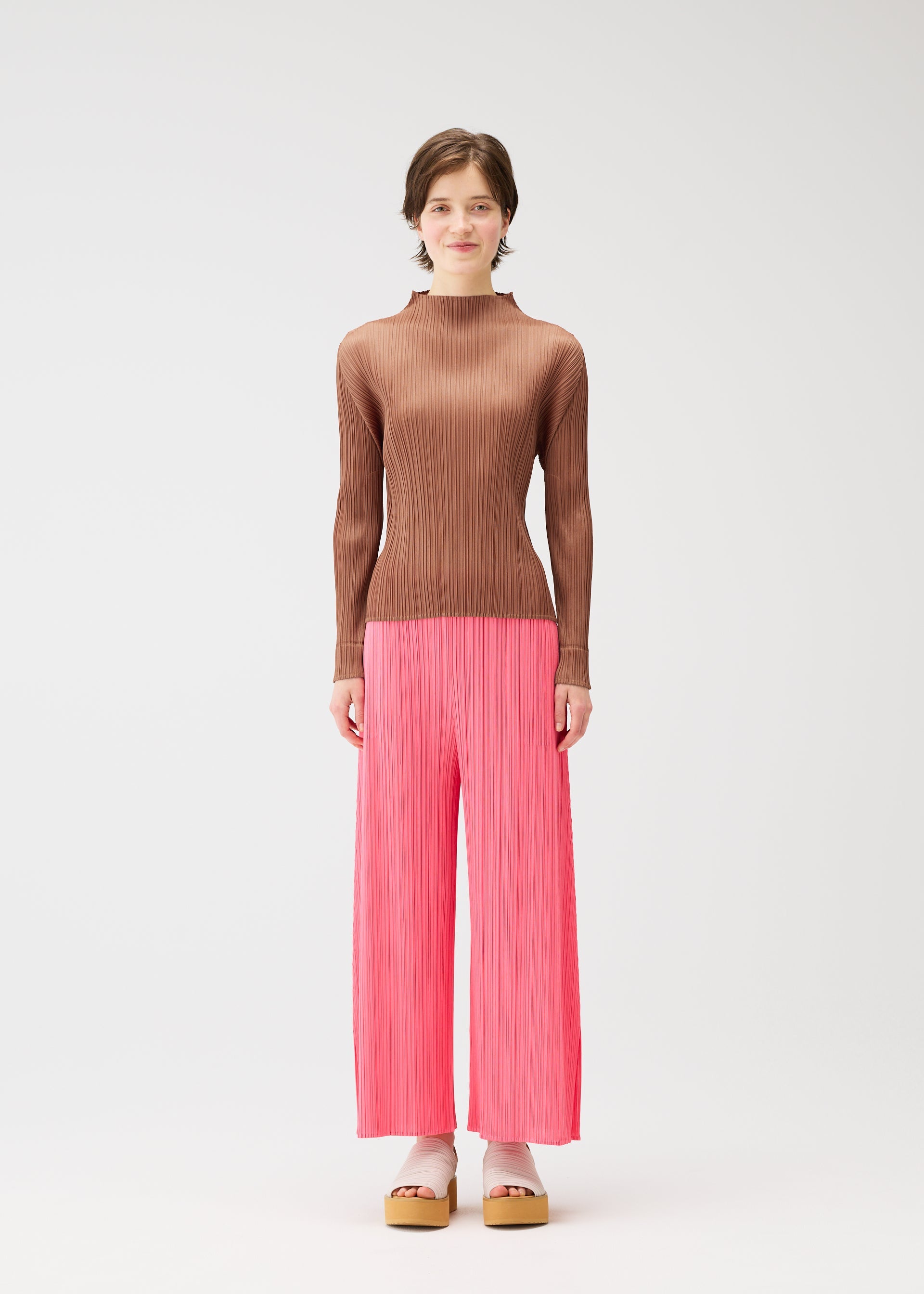 A model wears the PLEATS PLEASE ISSEY MIYAKE MONTHLY COLORS MARCH trousers.