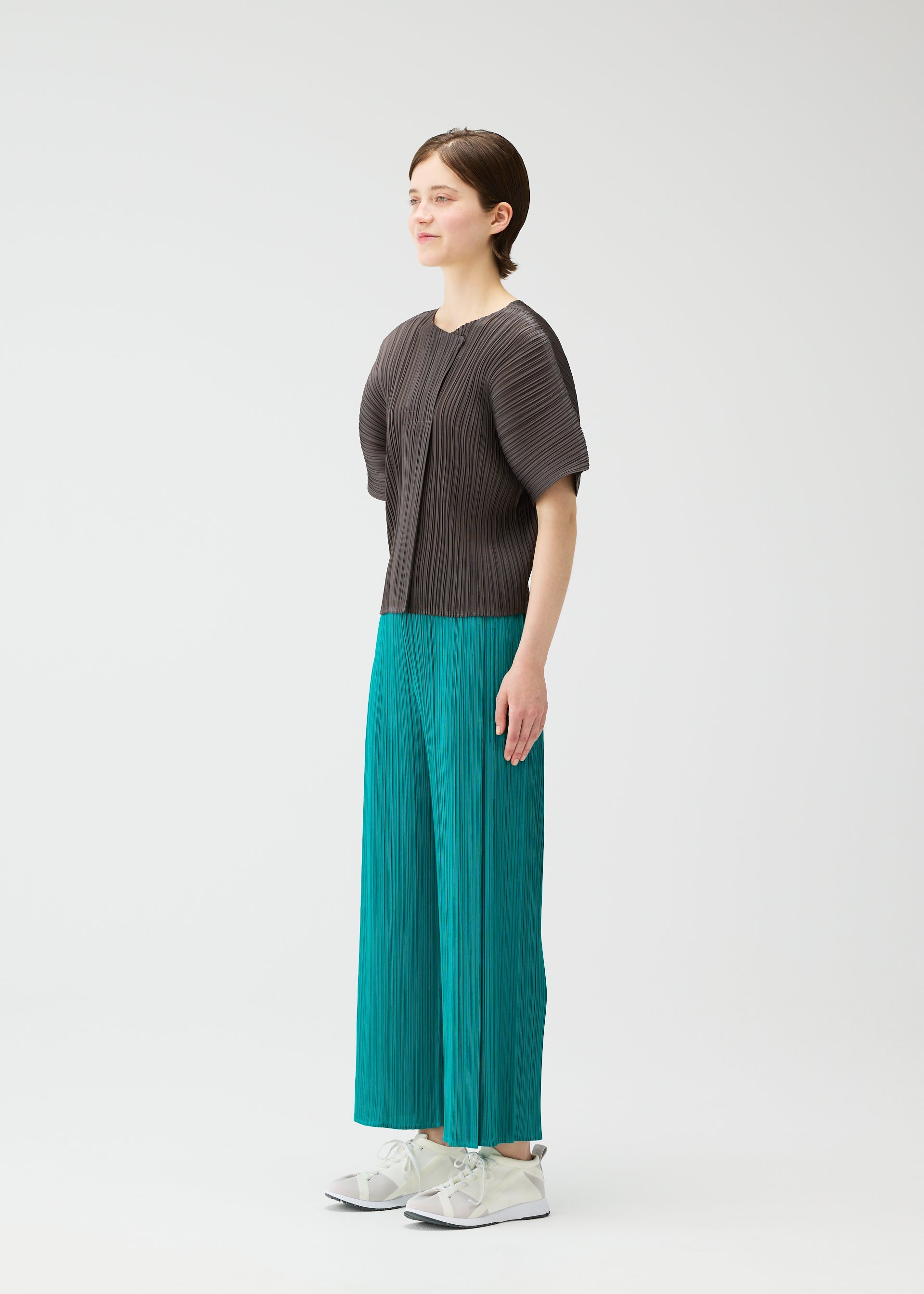 MONTHLY COLORS : JUNE Trousers Charcoal – The official ISSEY