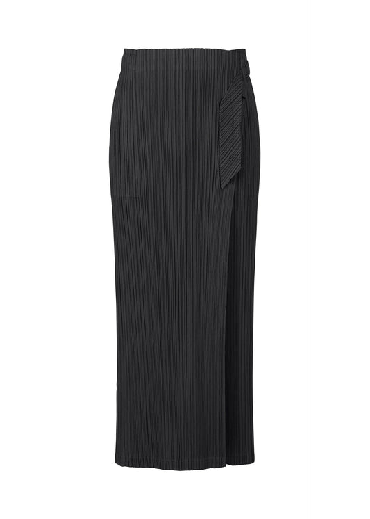 A product shot of the PLEATS PLEASE ISSEY MIYAKE FACADE trousers in black (15).
