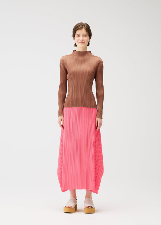 A model wears the PLEATS PLEASE ISSEY MIYAKE MONTHLY COLORS MARCH skirt.