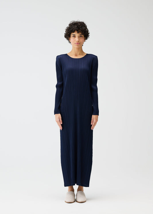 A model wears the PLEATS PLEASE ISSEY MIYAKE MONTHLY COLORS JANUARY clothing.