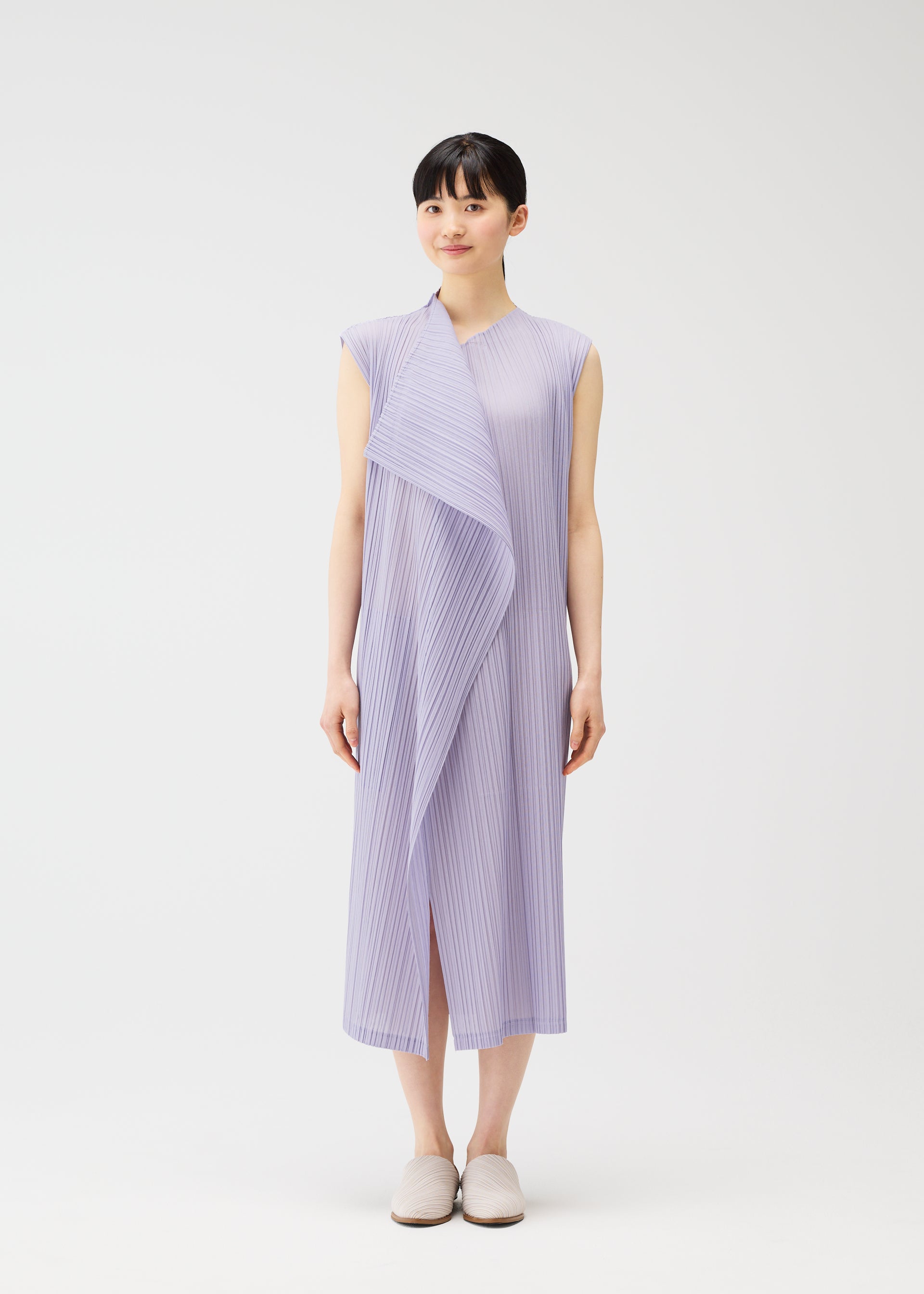 RAMIE PLEATS Dress Dark Green – The official ISSEY MIYAKE ONLINE