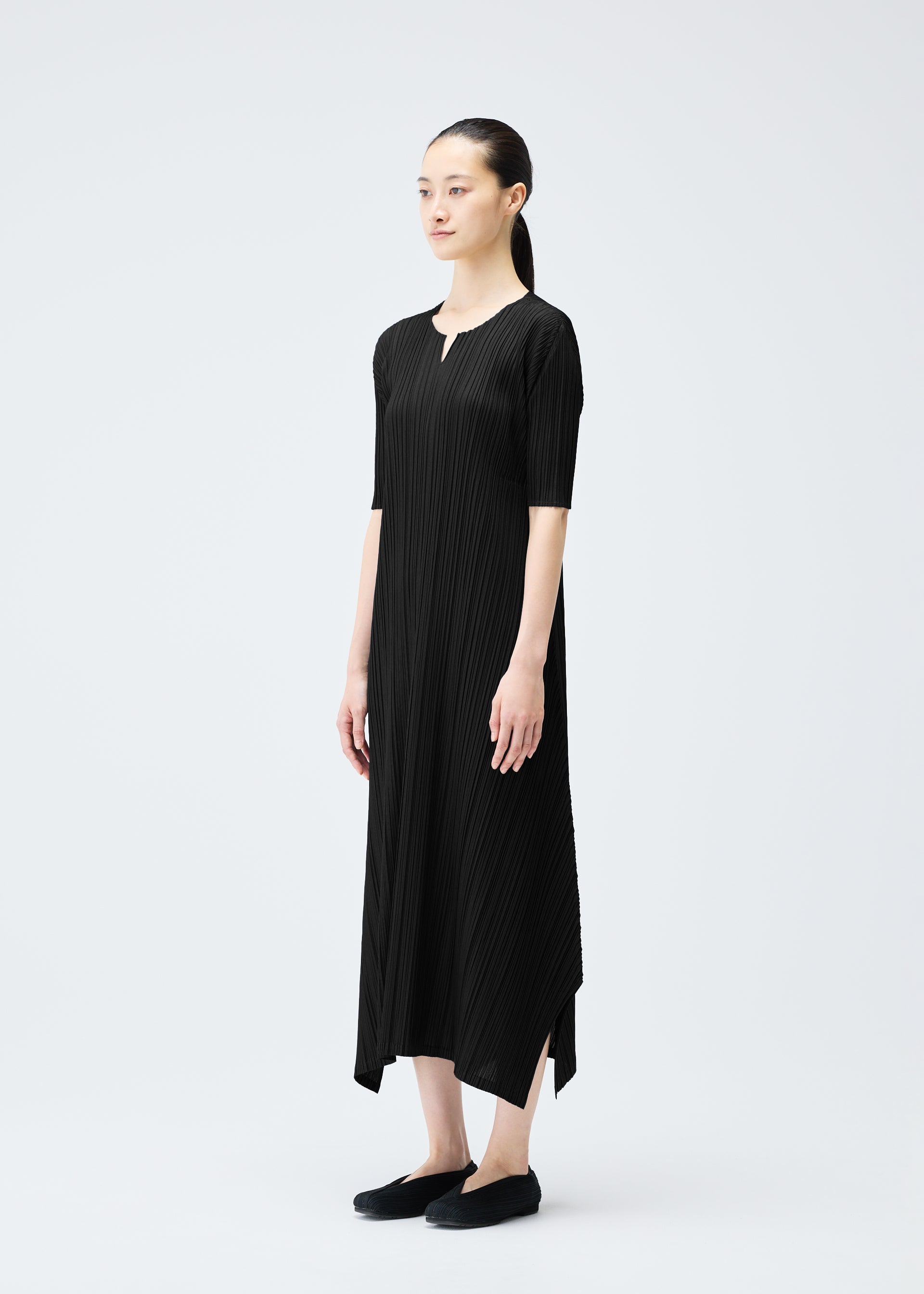 MELLOW PLEATS Dress Black