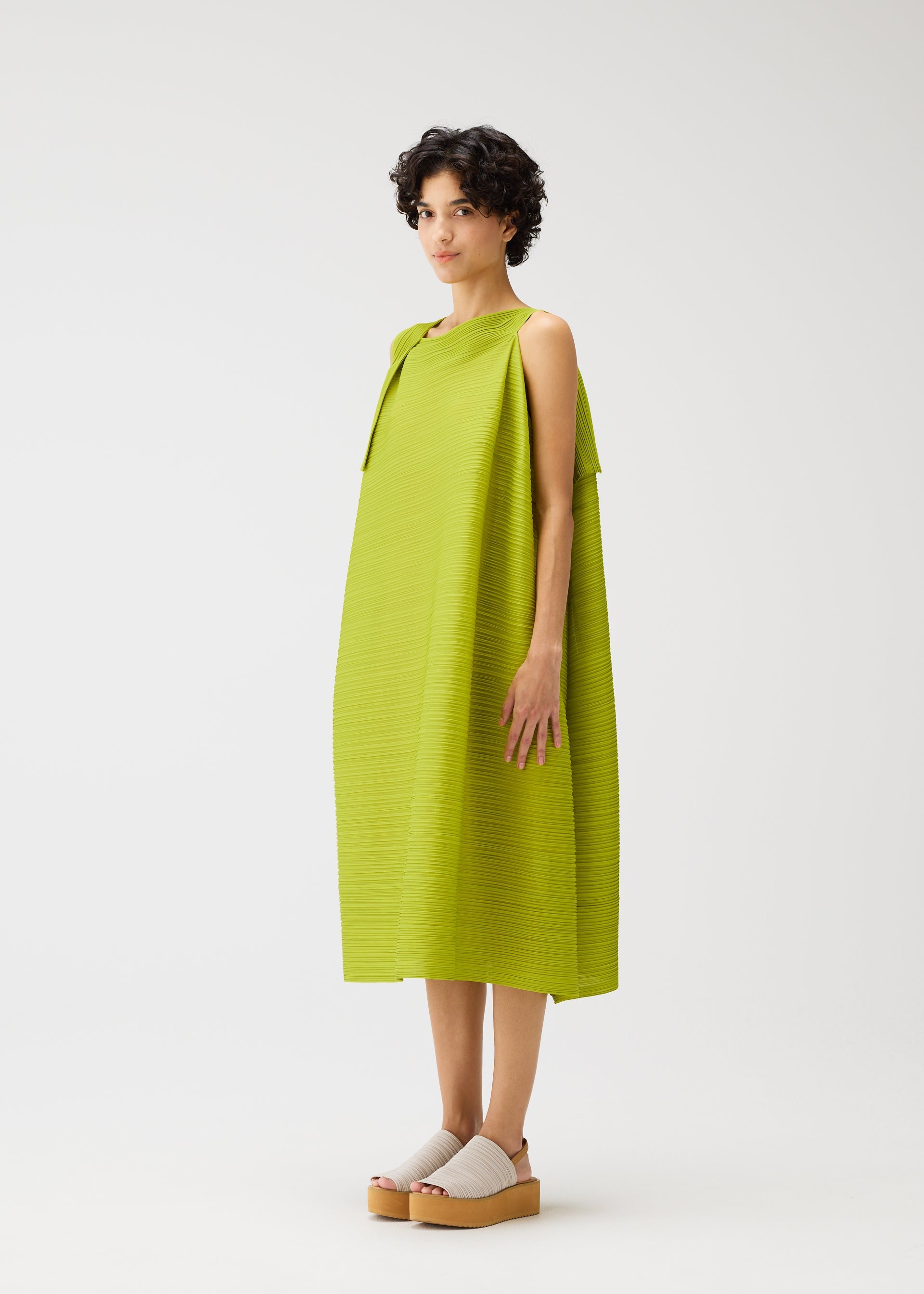 BOUNCY BASKET Dress Yellow Green – The official ISSEY MIYAKE