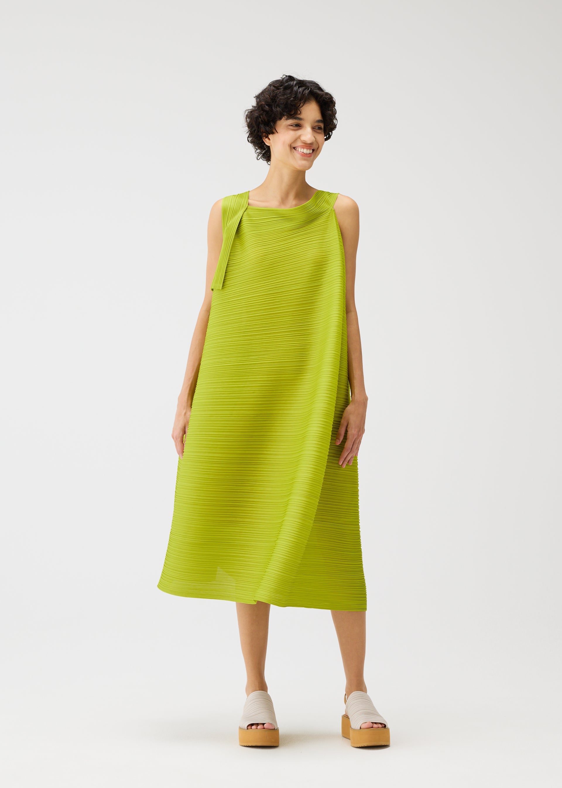 A model wears the PLEATS PLEASE ISSEY MIYAKE BOUNCY BASKET bouncy-basket-dress-charcoal.
