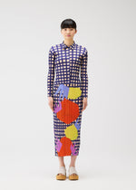 A model wears the PLEATS PLEASE ISSEY MIYAKE BASKET basket-shirt-green.