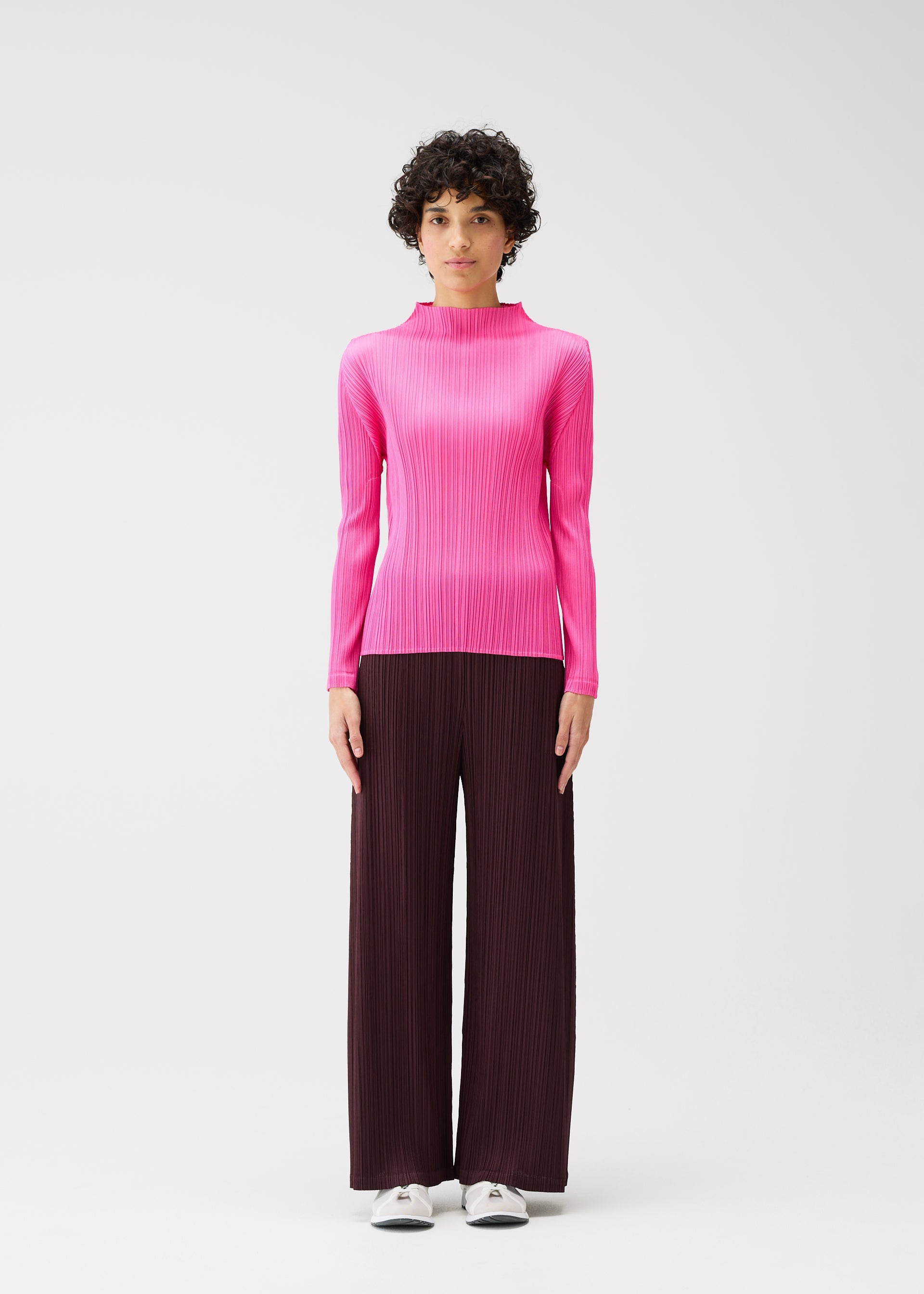 A model wears the PLEATS PLEASE ISSEY MIYAKE MONTHLY COLORS JANUARY clothing.