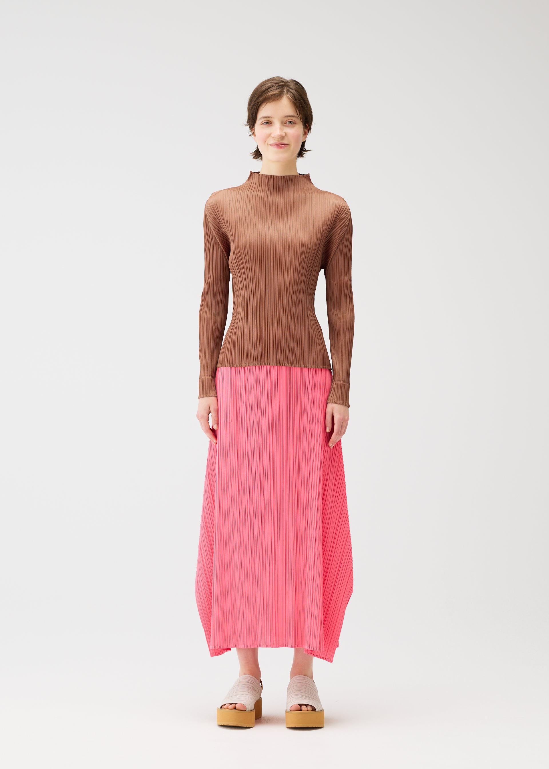 A model wears the PLEATS PLEASE ISSEY MIYAKE MONTHLY COLORS MARCH shirt.