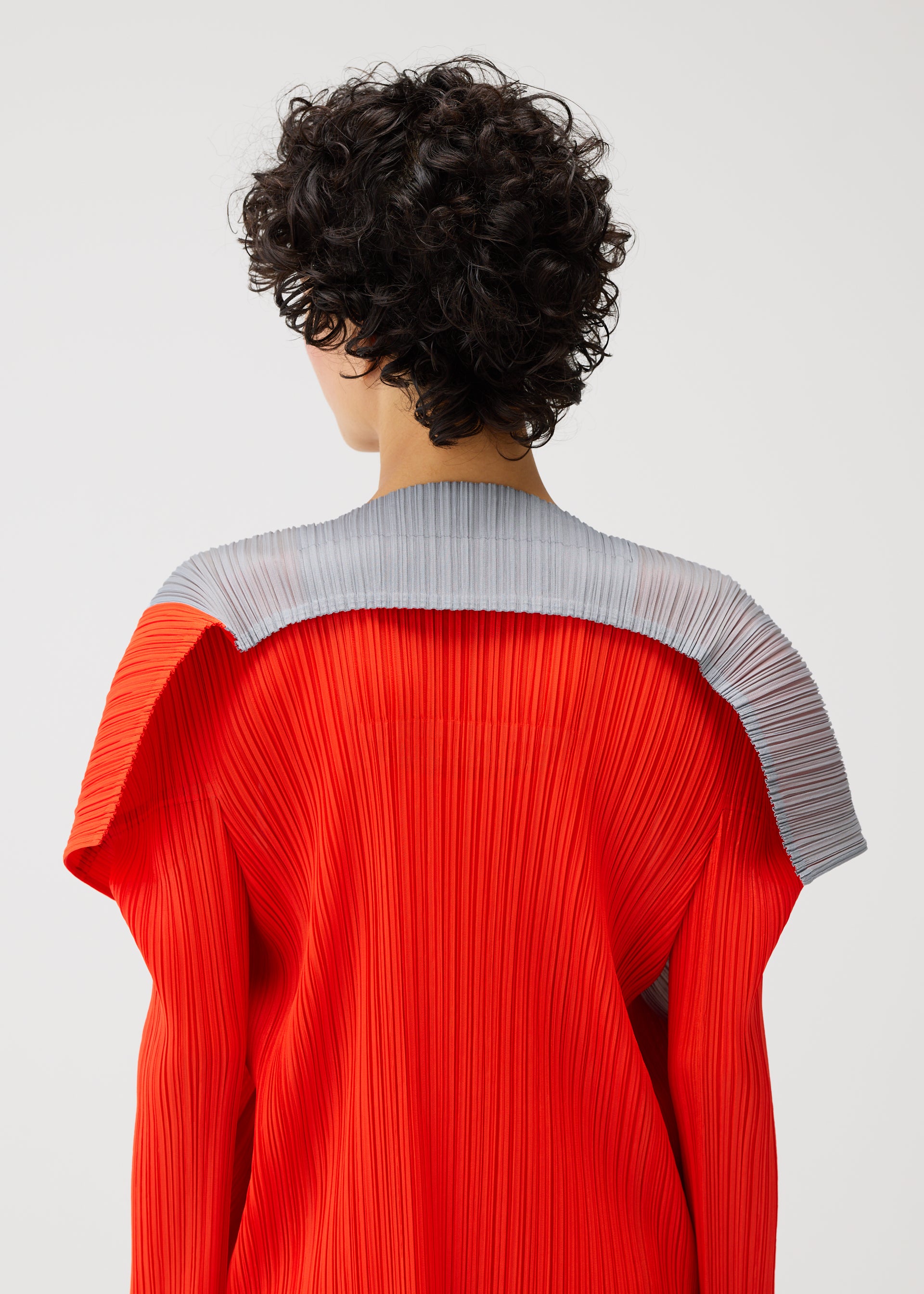 MODULE Top Black – The official ISSEY MIYAKE ONLINE STORE | ISSEY