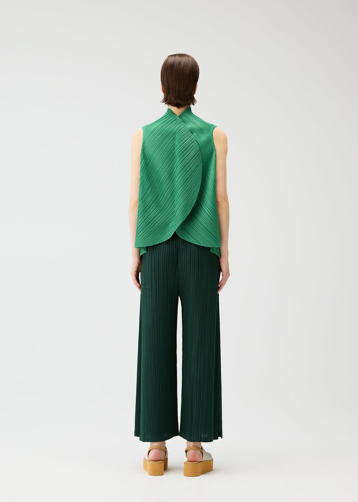 A model wears the PLEATS PLEASE ISSEY MIYAKE LEAF shirt.