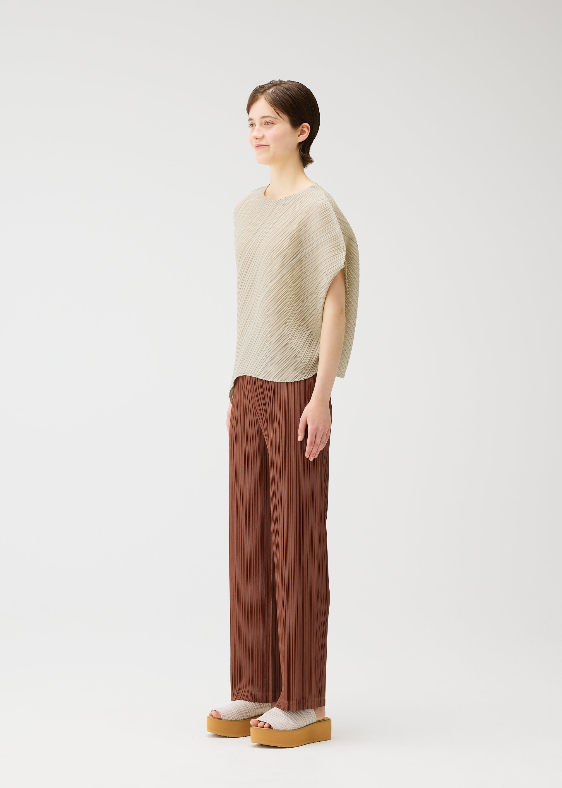 A model wears the PLEATS PLEASE ISSEY MIYAKE LEAF shirt.