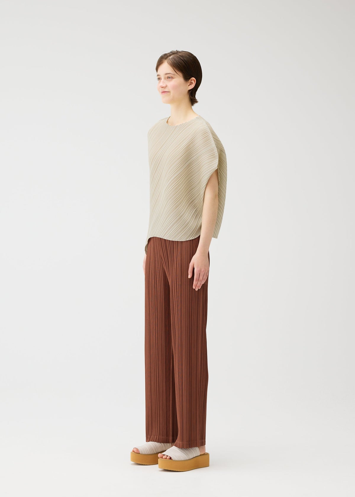 A model wears the PLEATS PLEASE ISSEY MIYAKE LEAF shirt.