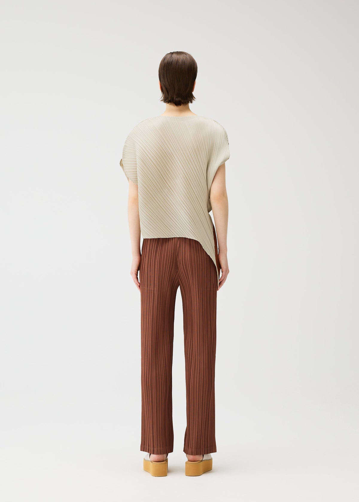 A model wears the PLEATS PLEASE ISSEY MIYAKE LEAF shirt.
