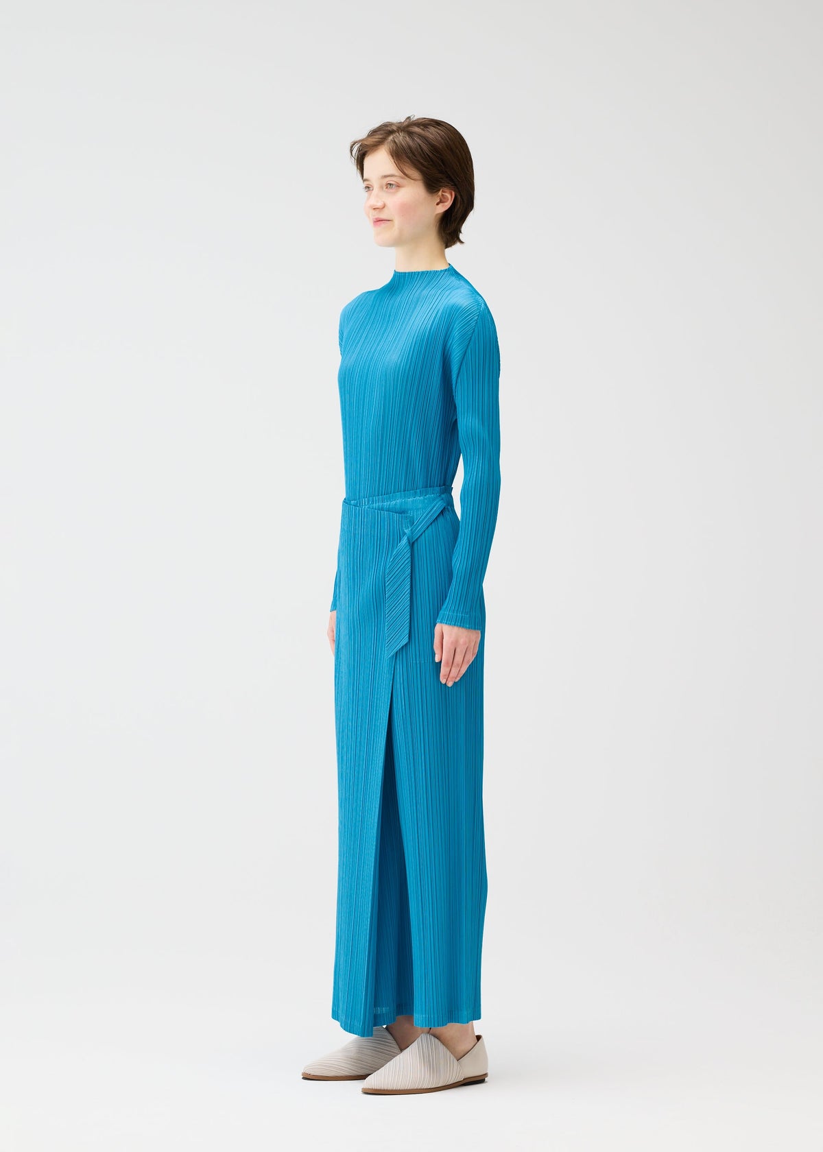 A model wears the PLEATS PLEASE ISSEY MIYAKE FACADE shirt.