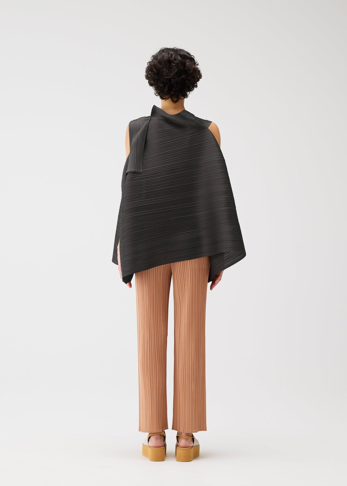 A model wears the PLEATS PLEASE ISSEY MIYAKE BOUNCY BASKET bouncy-basket-shirt-steel-blue.