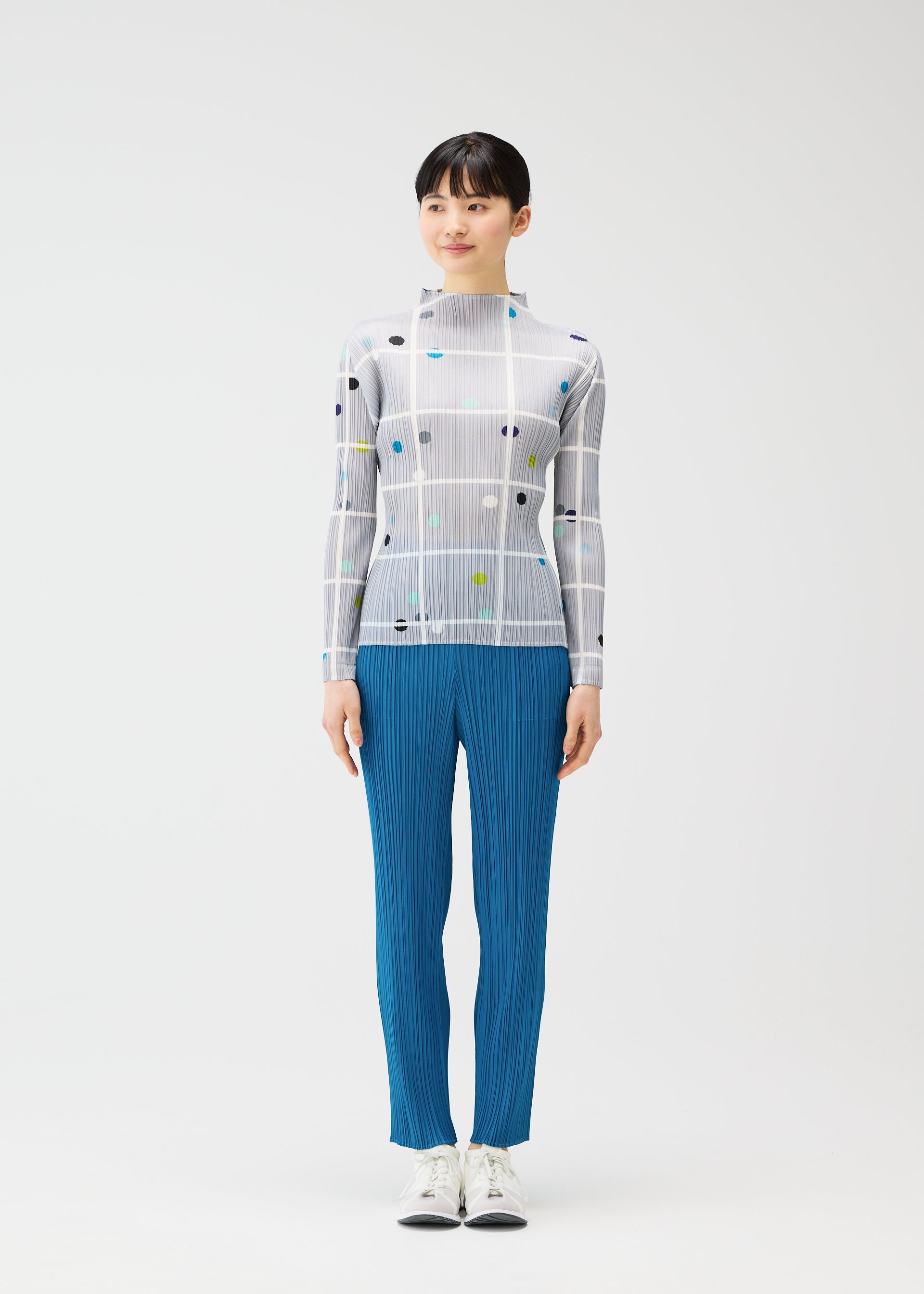 A model wears the PLEATS PLEASE ISSEY MIYAKE CROSSING DOTS shirt.