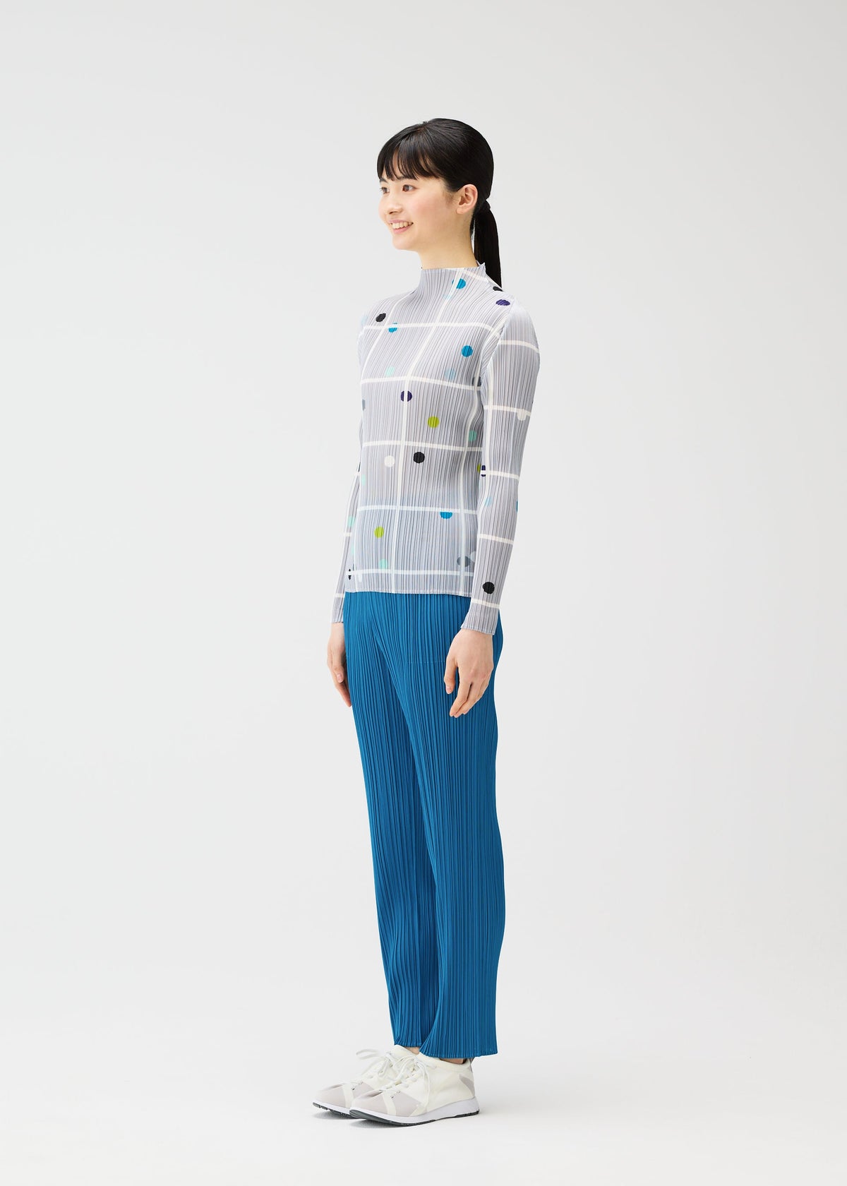 A model wears the PLEATS PLEASE ISSEY MIYAKE CROSSING DOTS shirt.