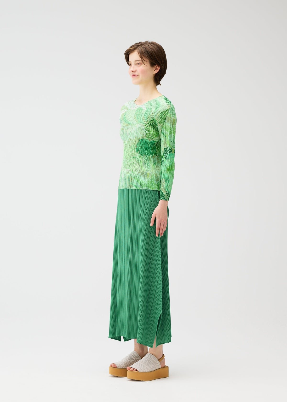 A model wears the PLEATS PLEASE ISSEY MIYAKE FOGGY FOREST shirt.