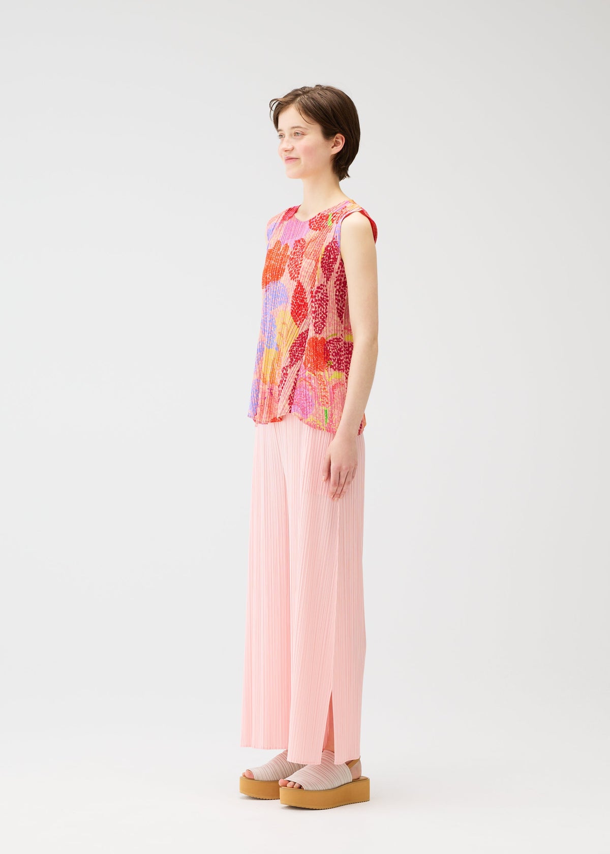 A model wears the PLEATS PLEASE ISSEY MIYAKE FOGGY FOREST shirt.