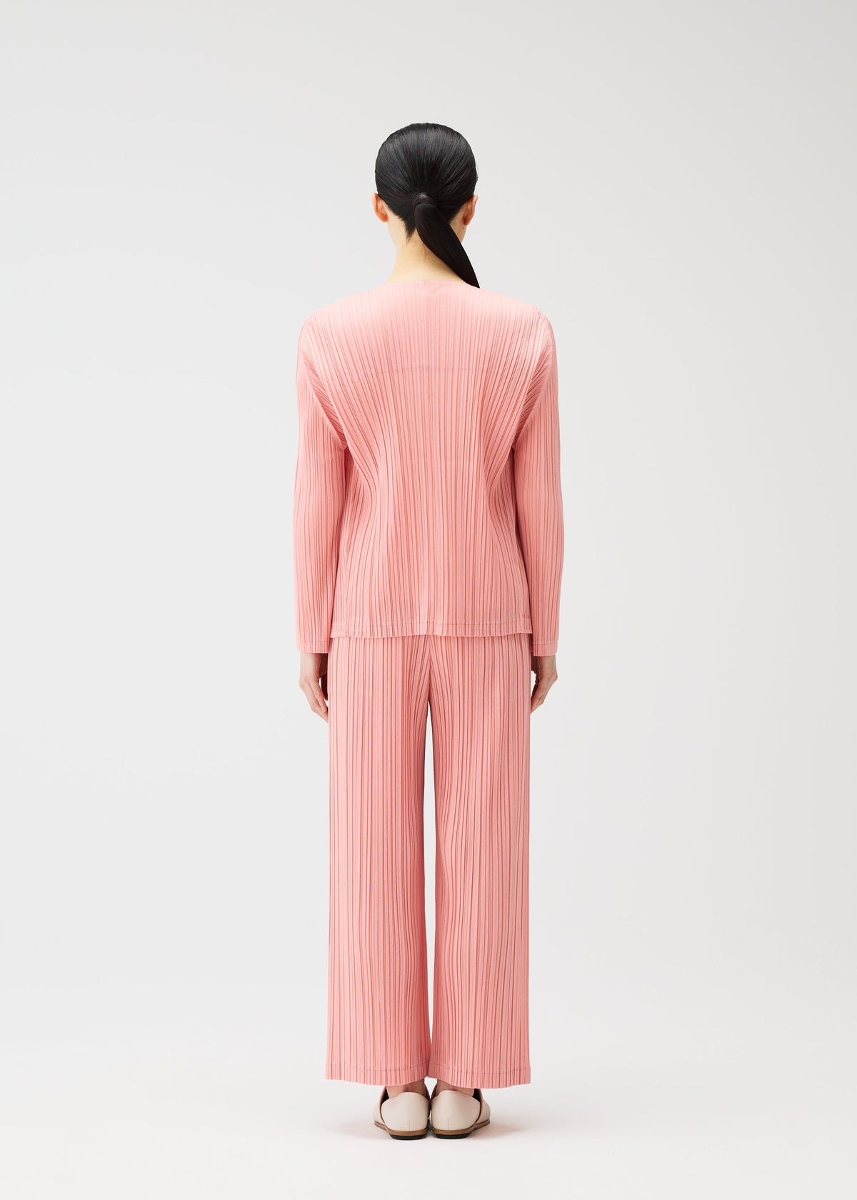 A model wears the PLEATS PLEASE ISSEY MIYAKE RAMIE PLEATS cardigan.