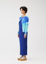 A model wears the PLEATS PLEASE ISSEY MIYAKE SEA BUBBLE cardigan.