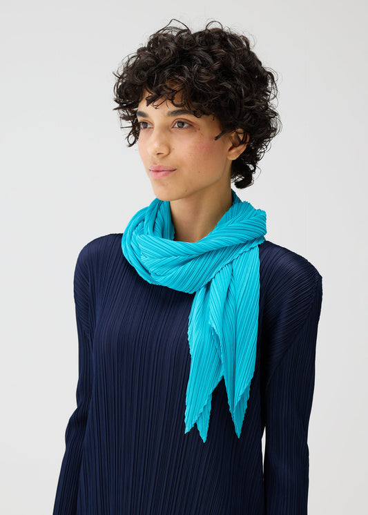 A model wears the PLEATS PLEASE ISSEY MIYAKE MONTHLY SCARF JANUARY accessories.
