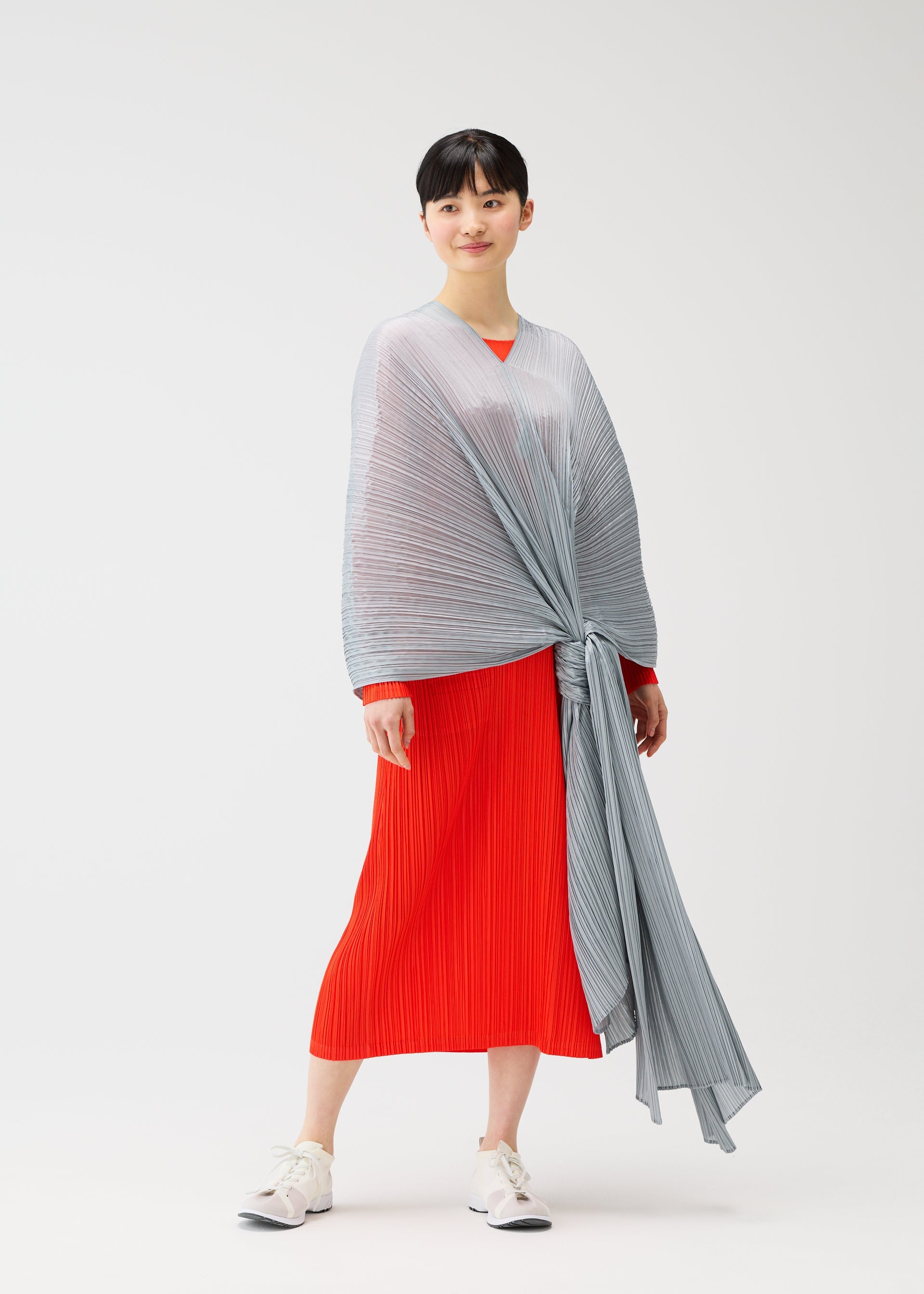 A model wears the PLEATS PLEASE ISSEY MIYAKE MADAME T FEBRUARY stole.