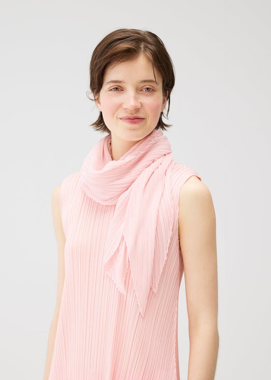 A model wears the PLEATS PLEASE ISSEY MIYAKE MONTHLY SCARF MARCH stole.