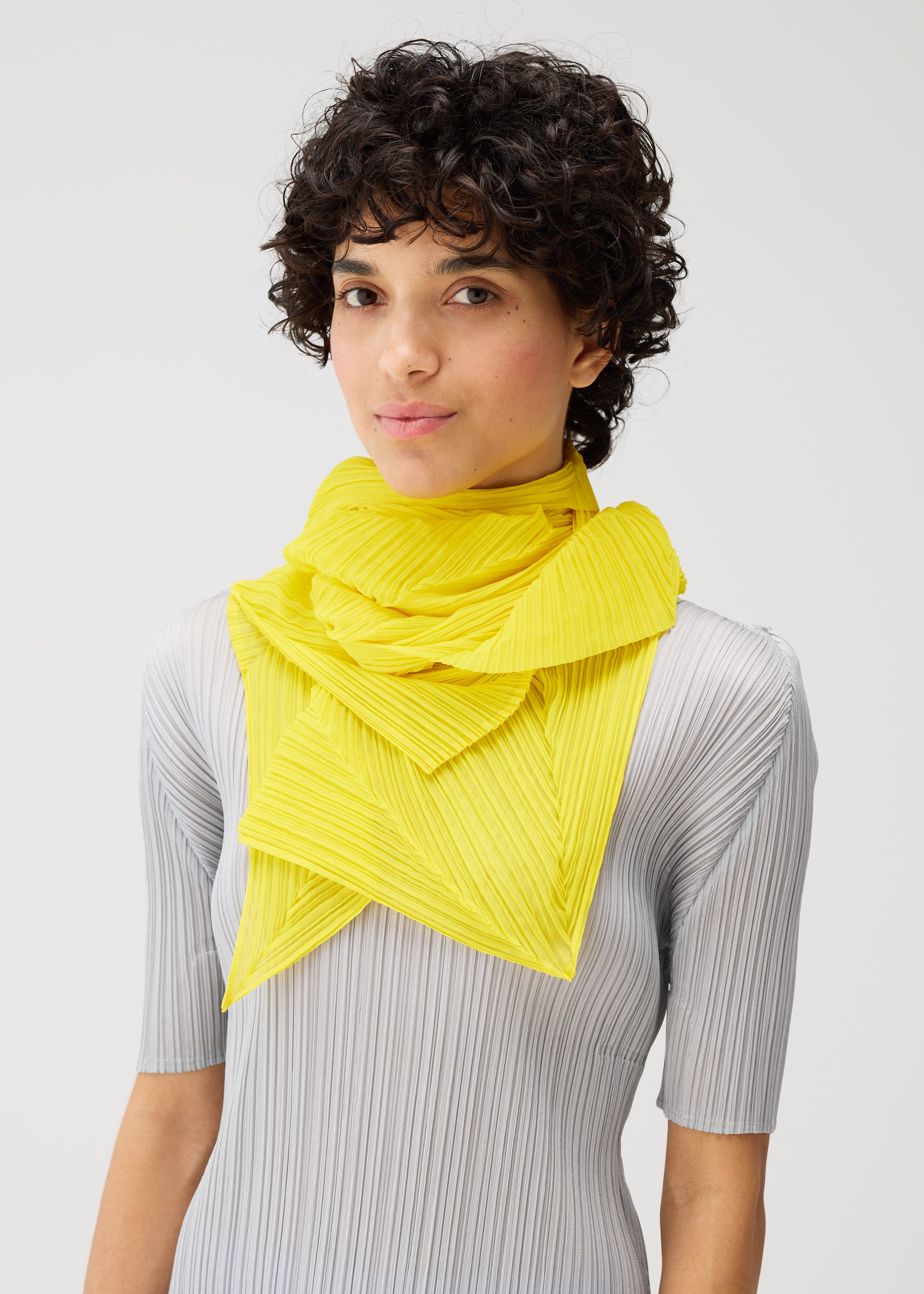 ISSEY MIYAKE Scarves – The official ISSEY MIYAKE ONLINE STORE
