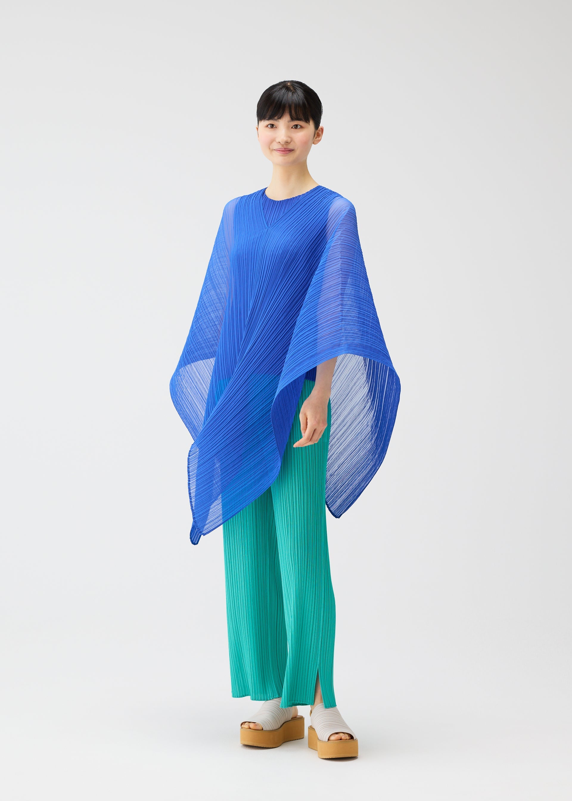 A model wears the PLEATS PLEASE ISSEY MIYAKE MADAME T MAY stole.