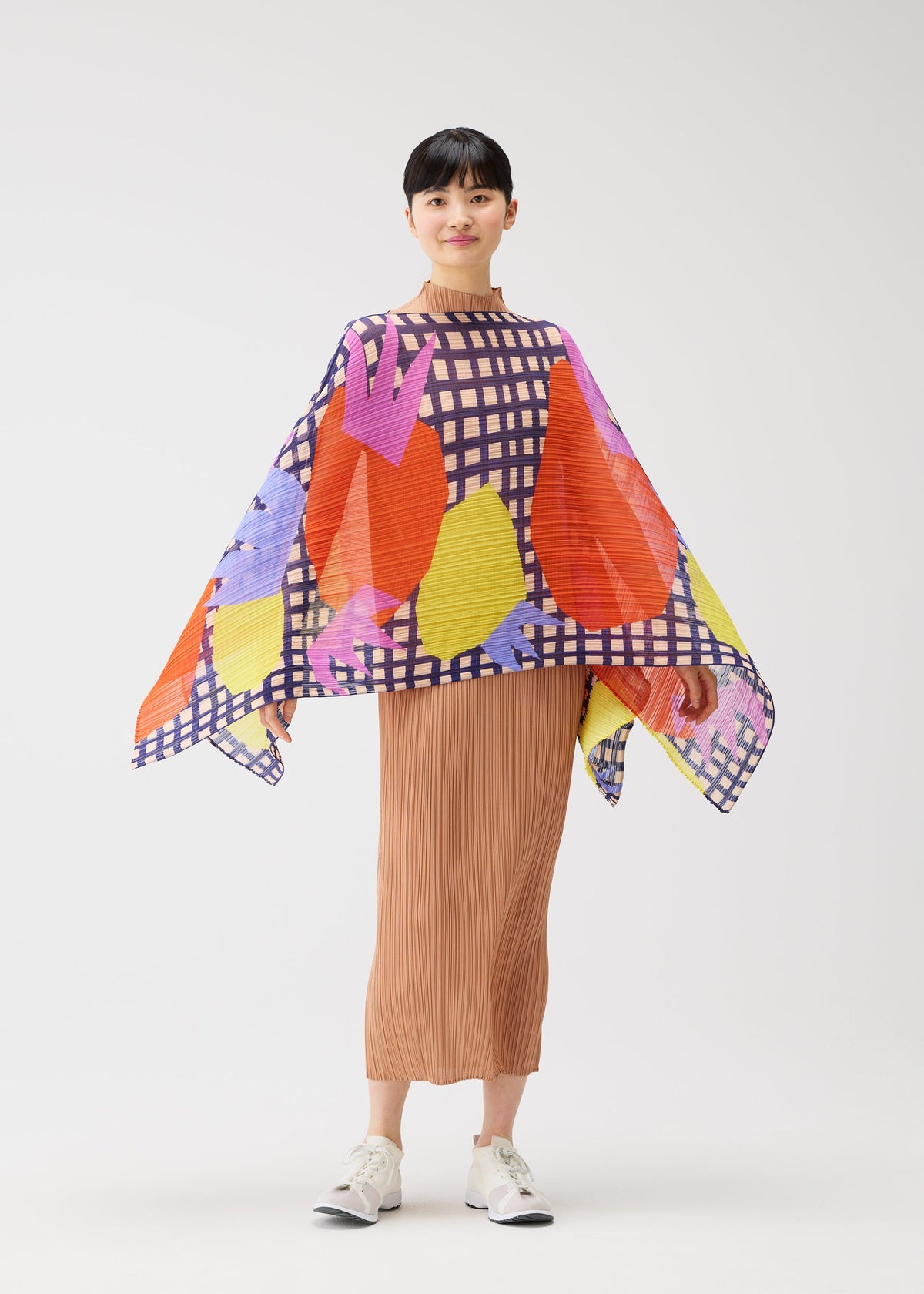 A model wears the PLEATS PLEASE ISSEY MIYAKE MARKET MADAME-T market-madame-t-stole-potato.