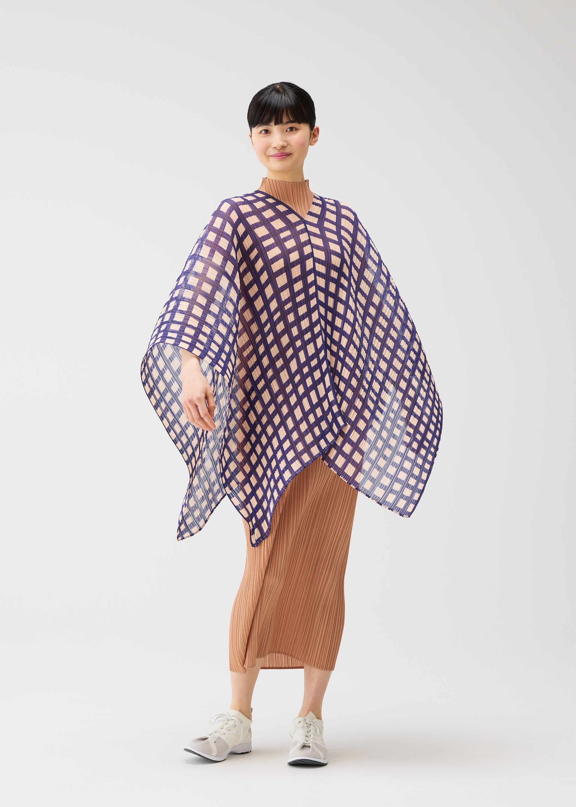 A model wears the PLEATS PLEASE ISSEY MIYAKE BASKET MADAME-T basket-madame-t-stole-green.
