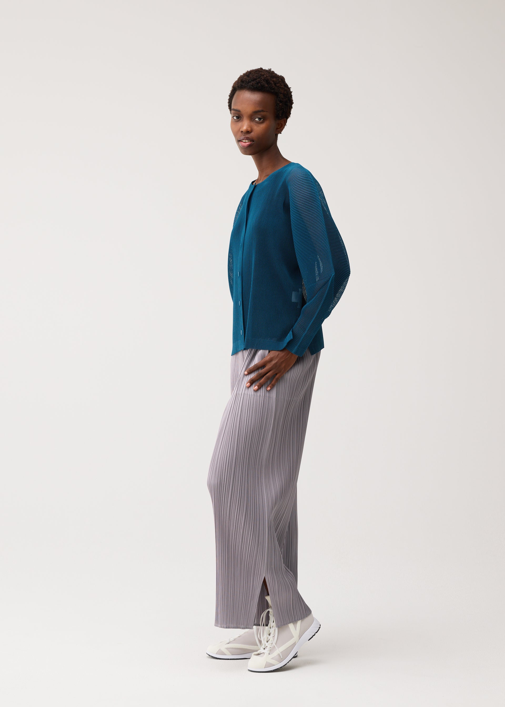 TATAMI AUGUST Cardigan Marine Blue – The official ISSEY MIYAKE