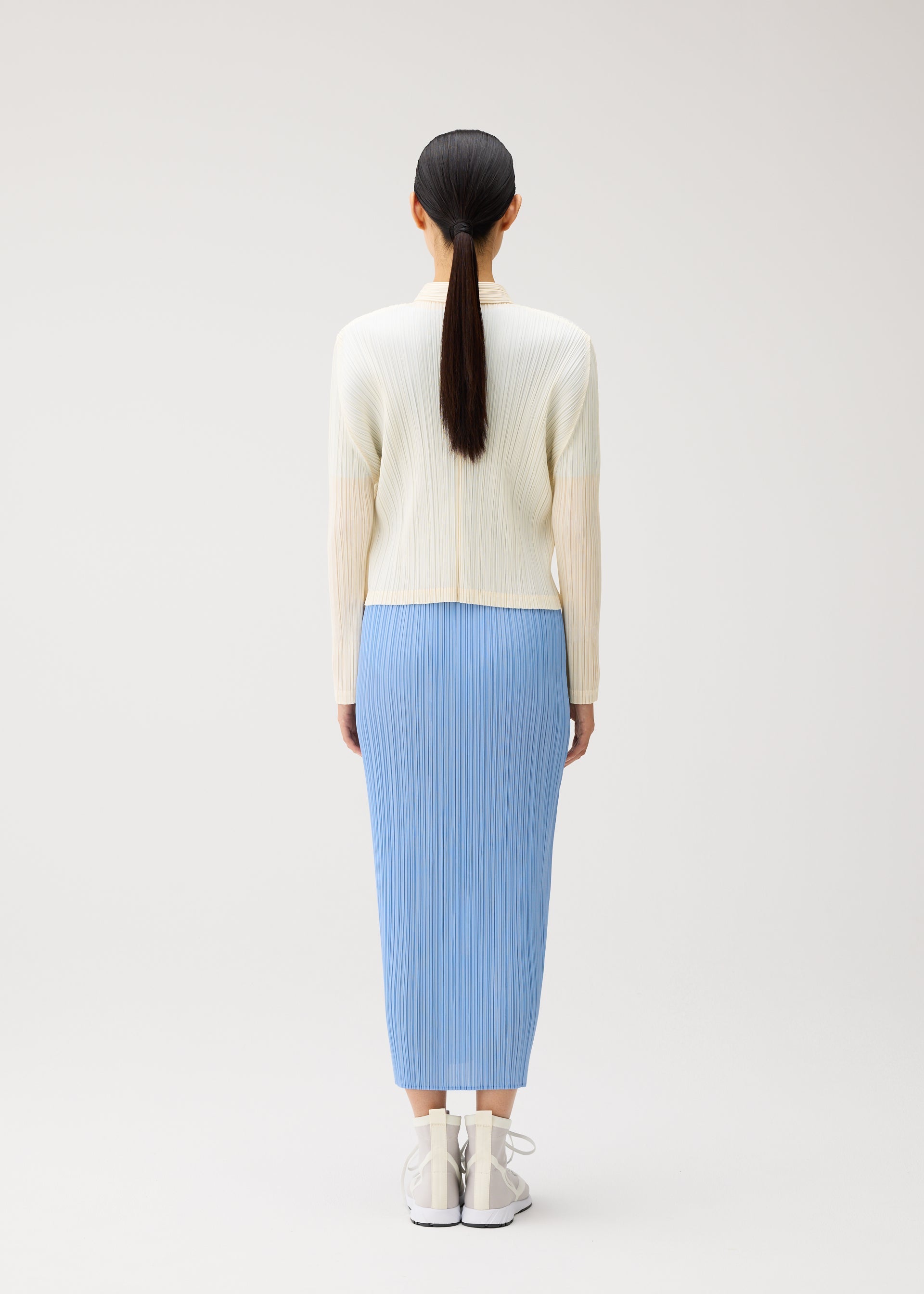 A model wears the PLEATS PLEASE ISSEY MIYAKE MONTHLY COLORS : AUGUST monthly-colors-august-jacket-off-white.