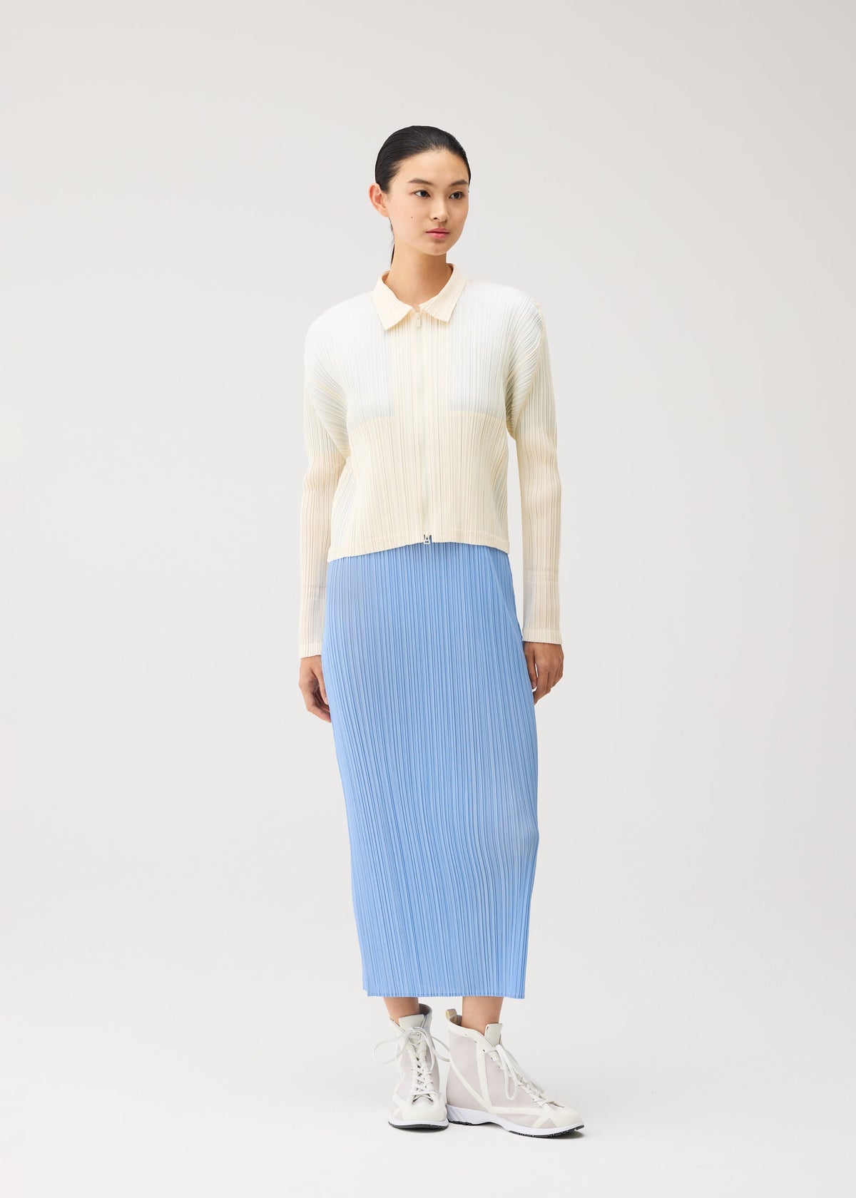 A model wears the PLEATS PLEASE ISSEY MIYAKE MONTHLY COLORS : AUGUST monthly-colors-august-jacket-off-white.