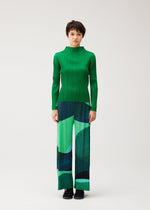 A model wears the PLEATS PLEASE ISSEY MIYAKE ORBIT orbit-trousers-green.