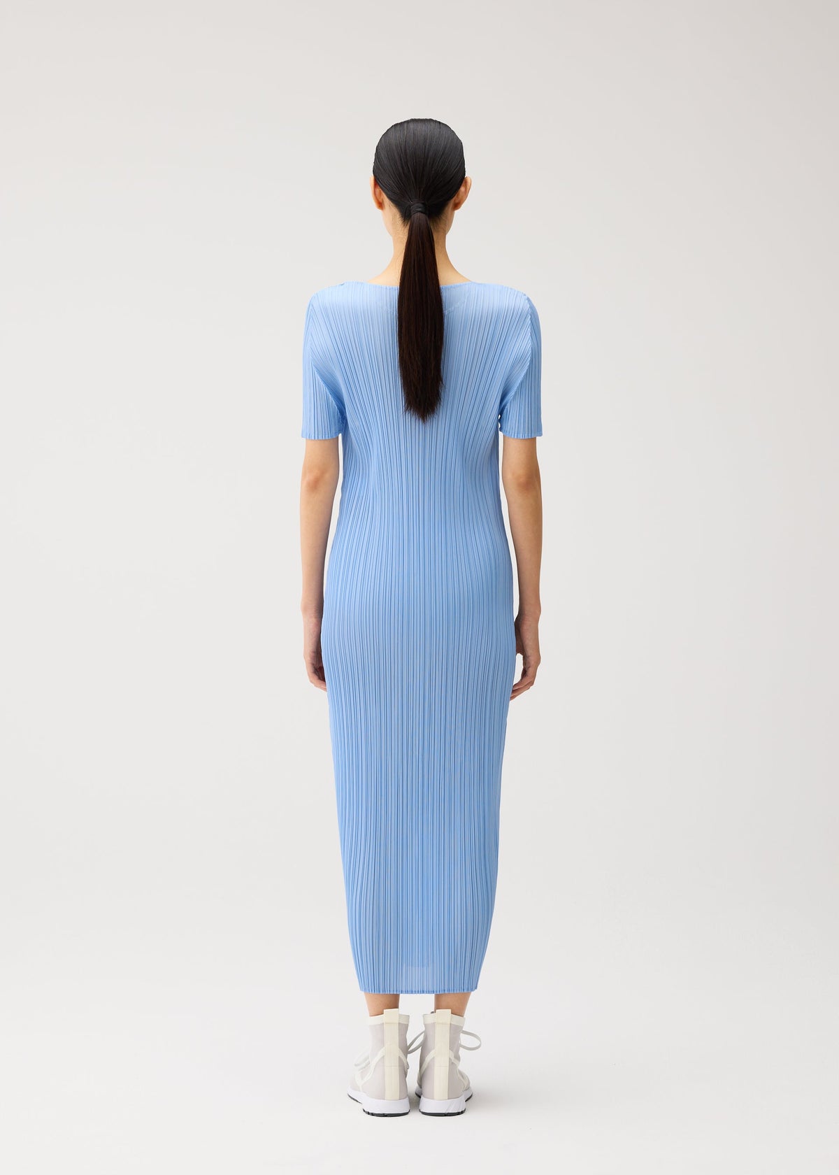 A model wears the PLEATS PLEASE ISSEY MIYAKE MONTHLY COLORS : AUGUST monthly-colors-august-dress-greyish-green.