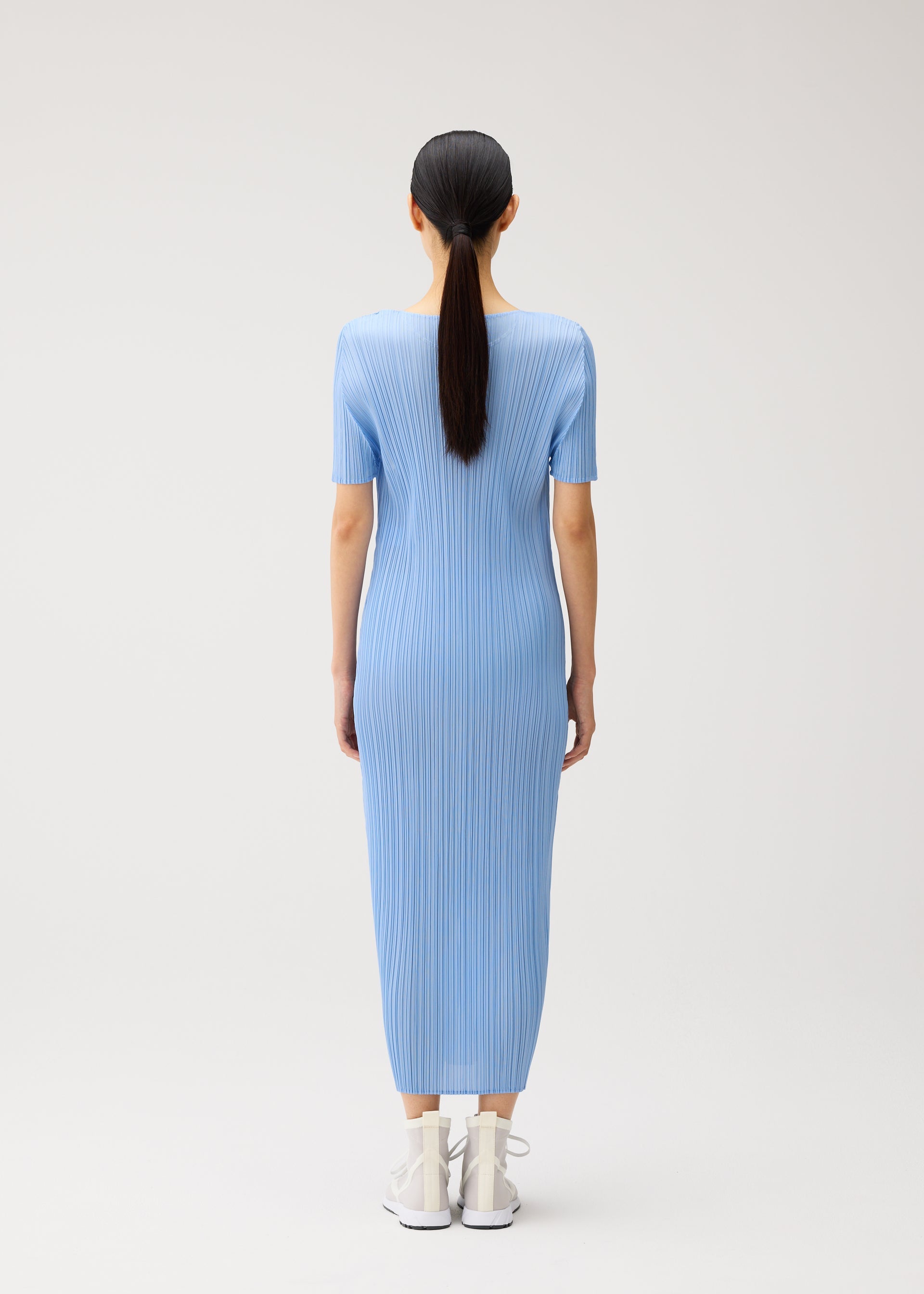 MONTHLY COLORS : AUGUST Dress Light Blue – The official ISSEY