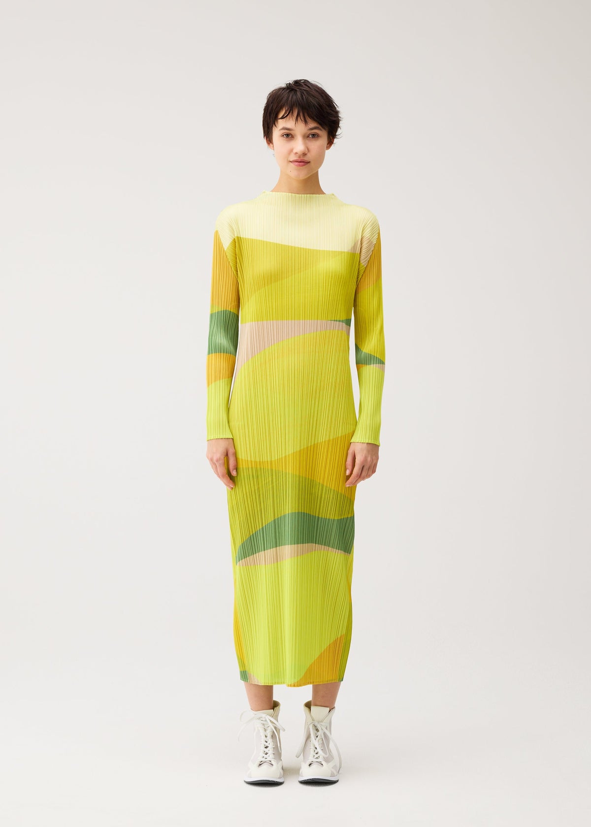 A model wears the PLEATS PLEASE ISSEY MIYAKE ORBIT orbit-dress-green.