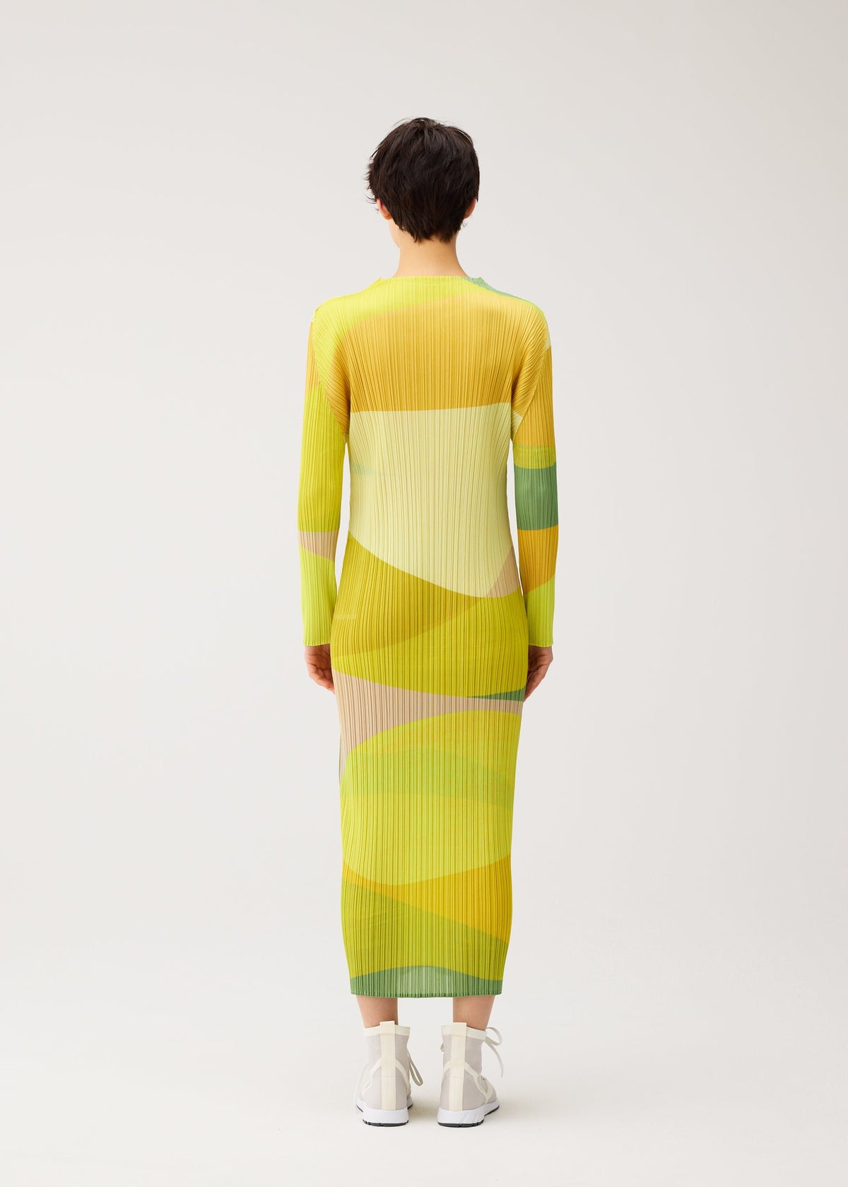 A model wears the PLEATS PLEASE ISSEY MIYAKE ORBIT orbit-dress-green.