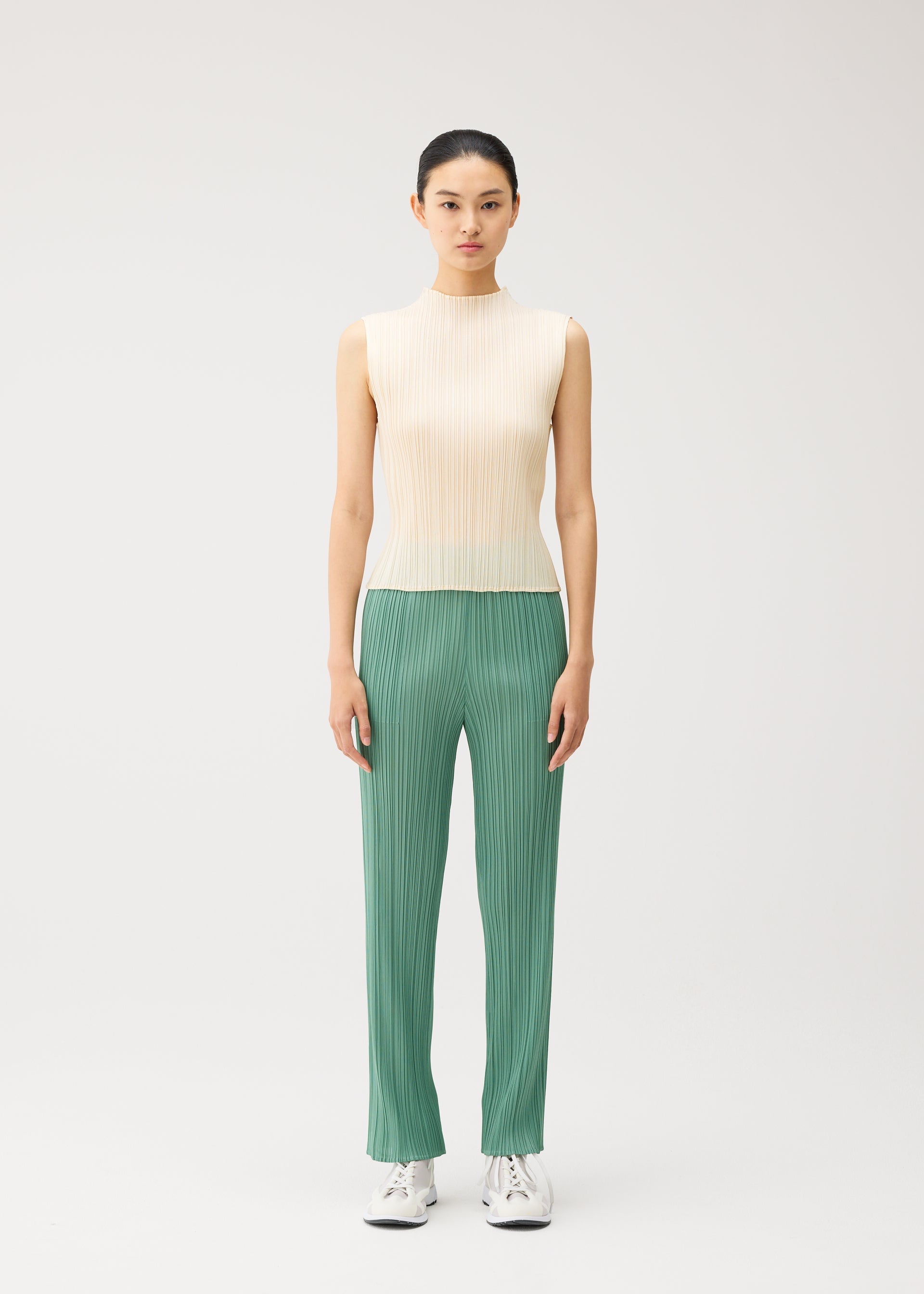 A model wears the PLEATS PLEASE ISSEY MIYAKE MONTHLY COLORS : AUGUST monthly-colors-august-top-off-white.