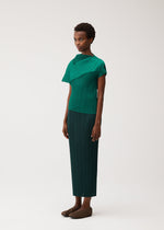 A model wears the PLEATS PLEASE ISSEY MIYAKE LEAP leap-top-forest-green.
