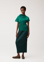 A model wears the PLEATS PLEASE ISSEY MIYAKE LEAP leap-top-black.