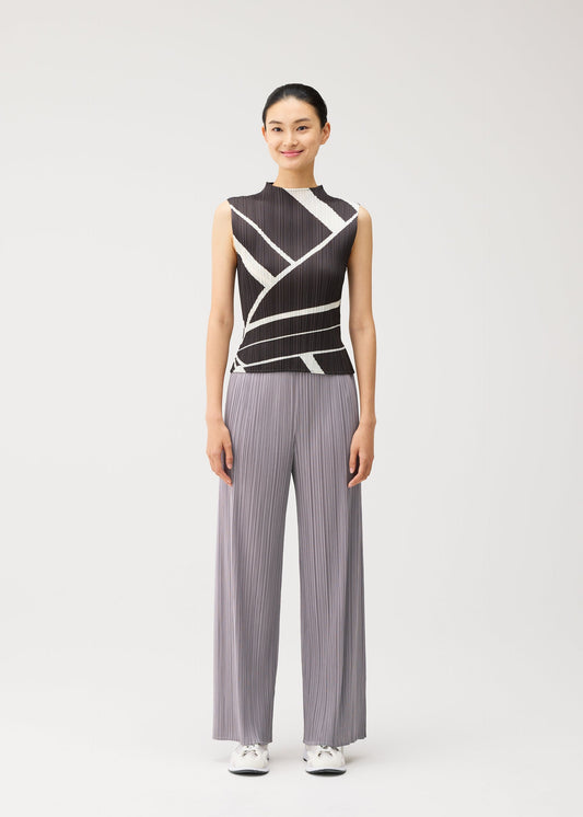 A model wears the PLEATS PLEASE ISSEY MIYAKE FOLD LINE fold-line-top-off-white.