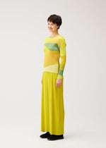 A model wears the PLEATS PLEASE ISSEY MIYAKE ORBIT orbit-top-green.