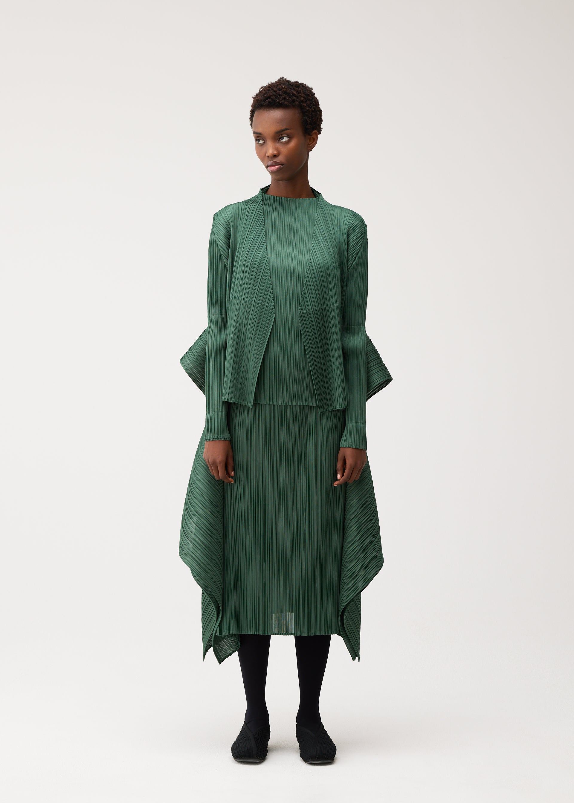 FLUTTER Cardigan Bordeaux – The official ISSEY MIYAKE ONLINE STORE