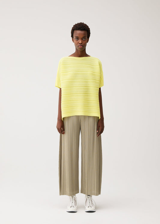 A model wears the PLEATS PLEASE ISSEY MIYAKE PAPER BOUNCE KNIT top.
